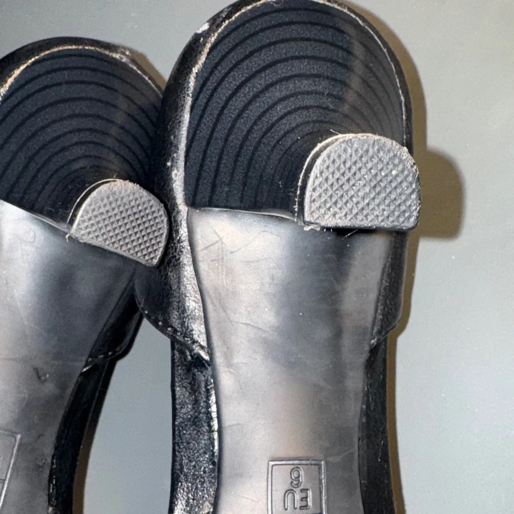 Aerosoles Elegant Black Little Heels with Cream Bow, Size 8 - Picture 15 of 16